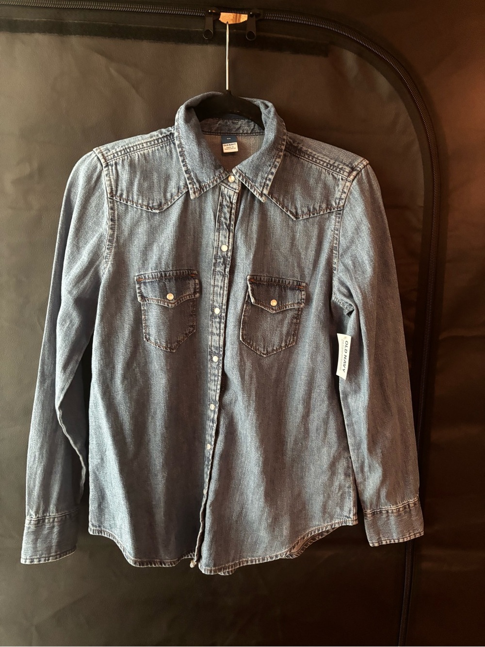 NWT Old Navy Button Snap 90's Mom Chambray Shirt - Picture 2 of 9